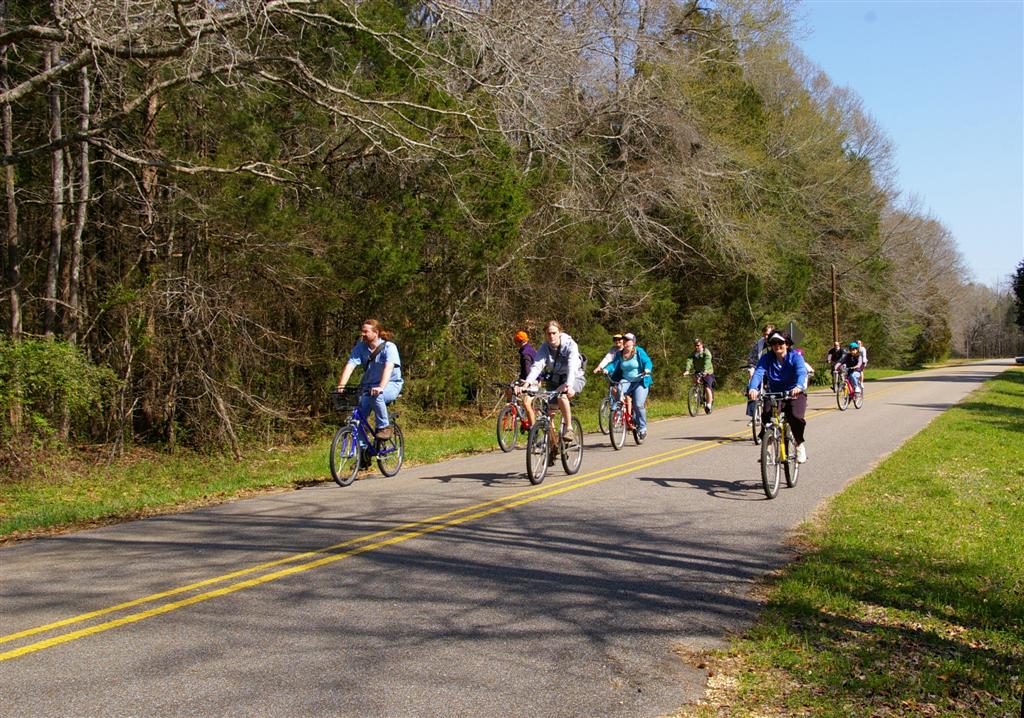 https://alabama-travel.s3.amazonaws.com/partners-uploads/photo/image/6104572d83f7040009e8c7d7/BYOB Tour 1_credit Kevin Johnson.jpg
